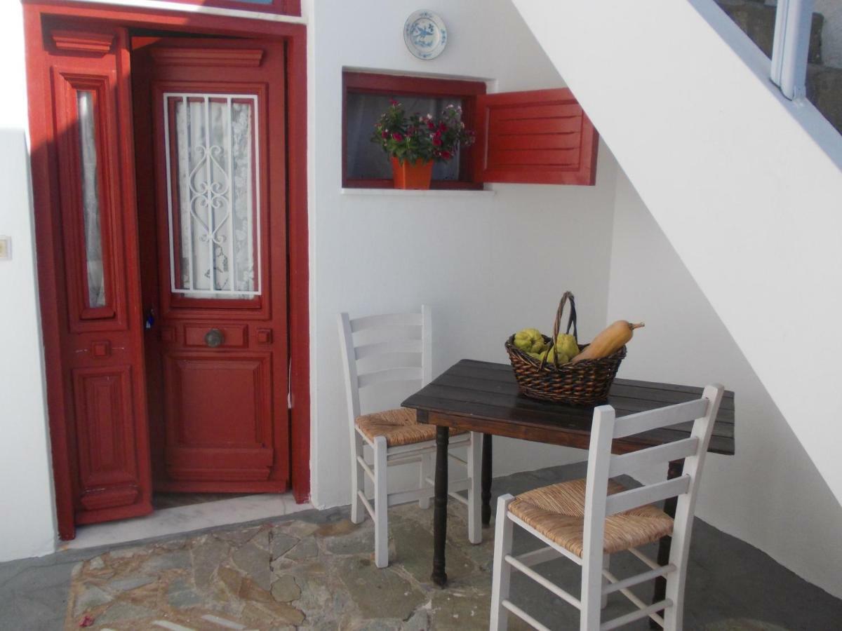 Nyfes Traditional Boutique Faltaina Skyros Exterior photo